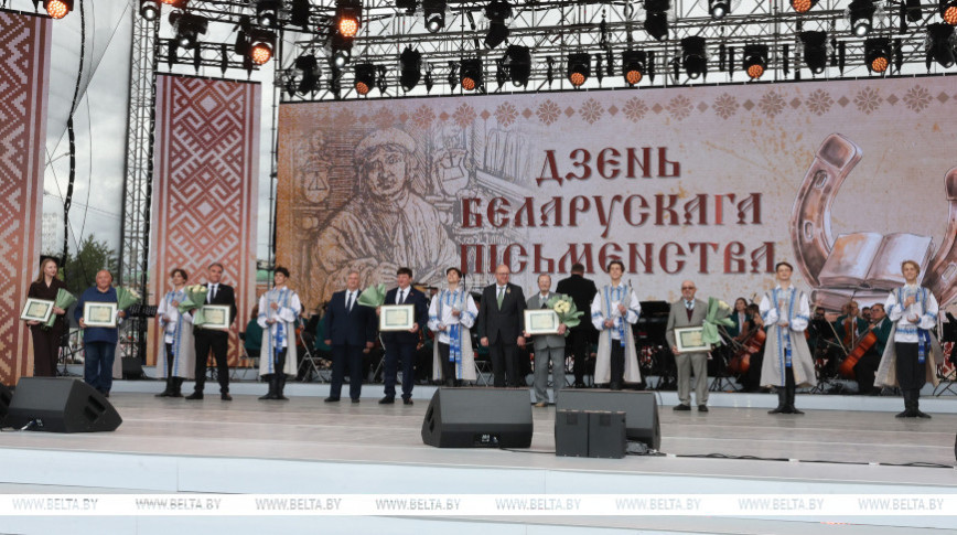 Обладателей Национальной литературной премии назвали в Костюковичах во время Дня белорусской письменности