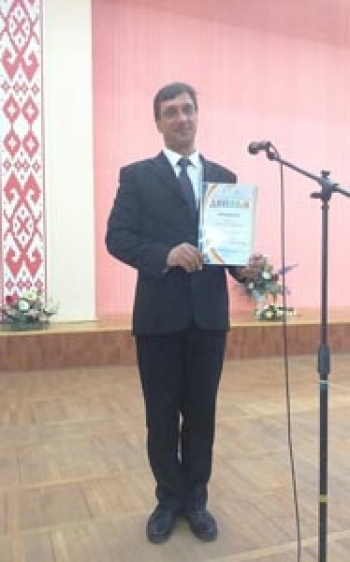 Лесник Рассветовского лесничества Сергей Боровой на областном этапе профсоюзного конкурса творчества трудовых коллективов «Новые имена Беларуси-2018» вышел победителем в номинации «Вокал» (автор-исполнитель) 
