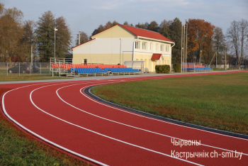 Продолжаются работы по реконструкции городского стадиона 
г. п. Октябрьский