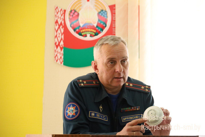 Начальнік Гомельскага абласнога ўпраўлення МНС Сяргей Дзічкоўскі сустрэўся з працоўным калектывам КЖУП "Акцябрскае"