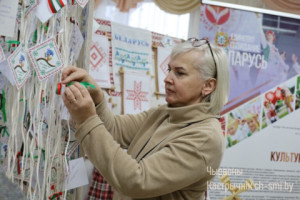 Передвижная областная выставка «В единстве народа – сила страны», посвященная истории и современности Беларуси, представлена в Октябрьском районе